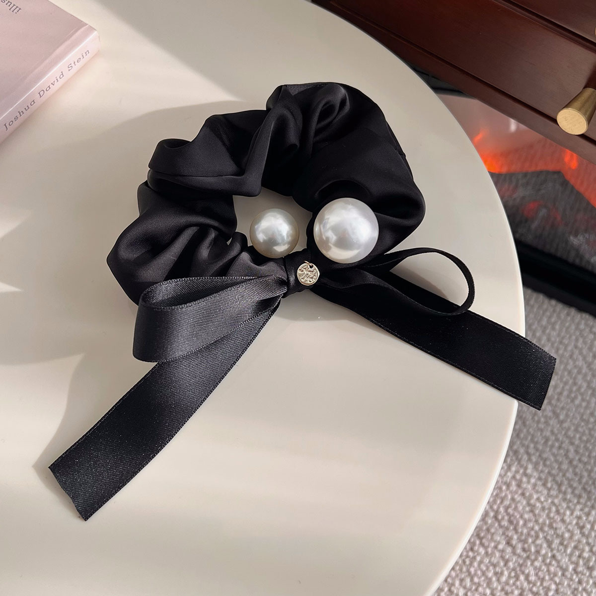 Coletero con lazo y perlas elegante accesorio para el cabello_voghion.com