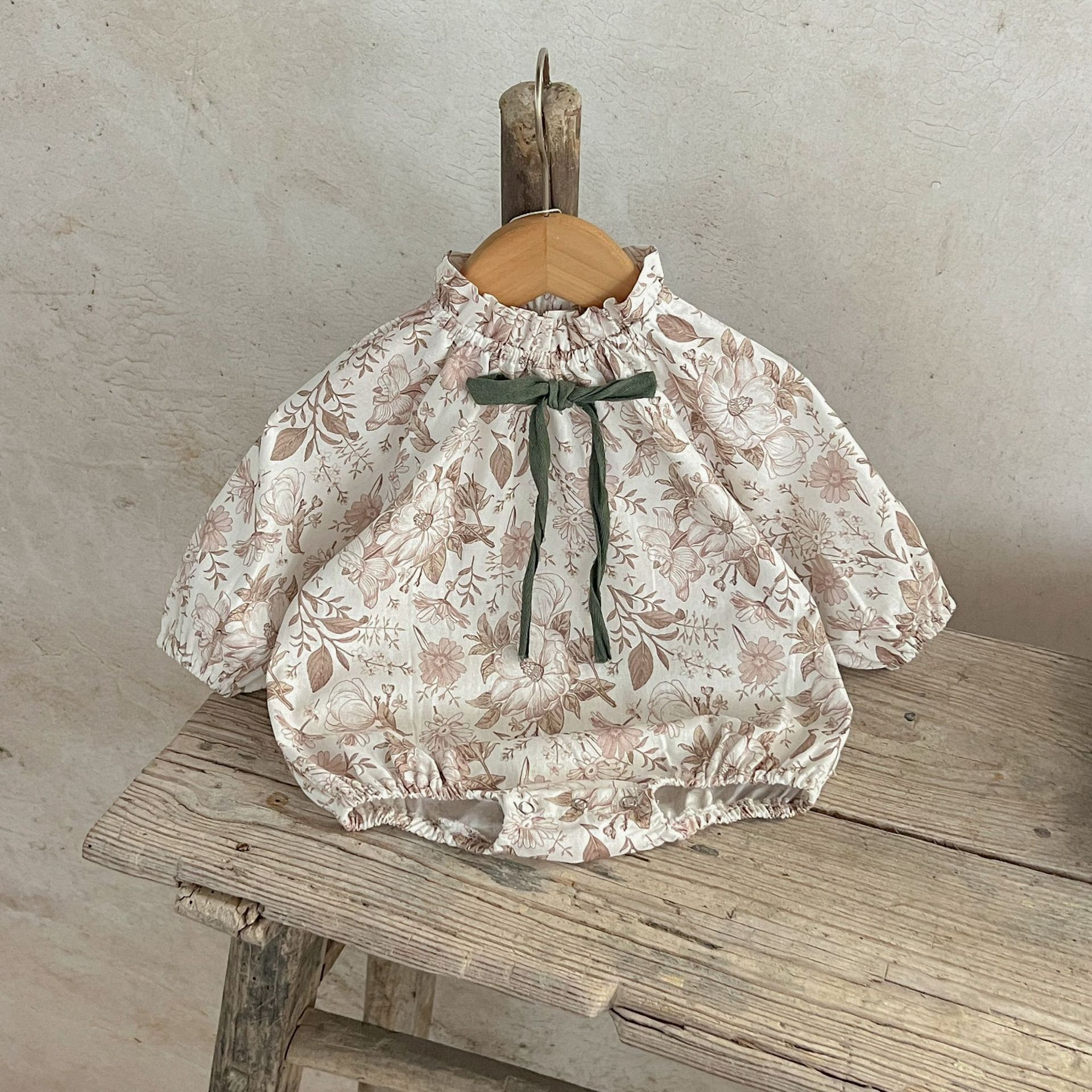 Ins versión coreana del mono con estampado de lazo de algodón para niñas, mameluco, mameluco de algodón de otoño para recién nacidos