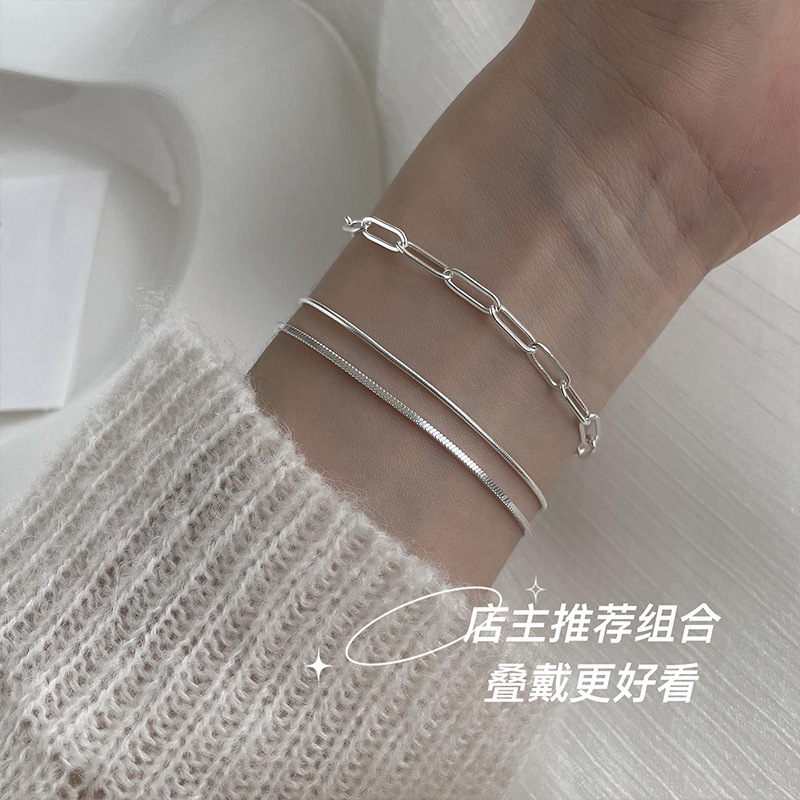 Pulsera de lujo ligera de estilo japonés ins diseño de nicho en línea rojo todo partido femenino verano plateado simple novias pulsera de estudiante moda