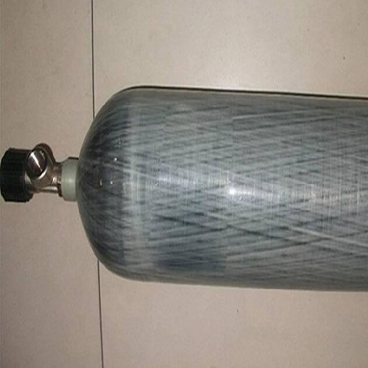 El cilindro de oxígeno de fibra de carbono es resistente a la corrosión, tiene una larga vida útil y es fácil de operar.