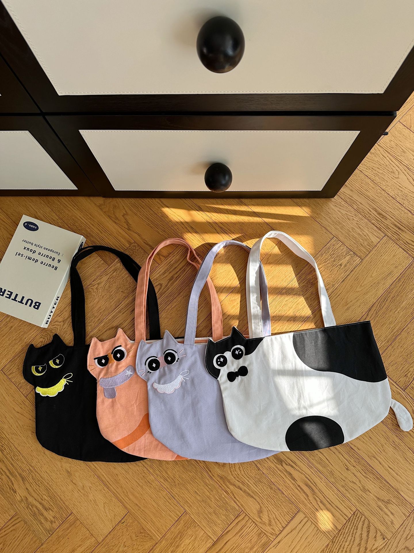 Women's Canvas Cat Cute Square Open Tote Bag display picture 1