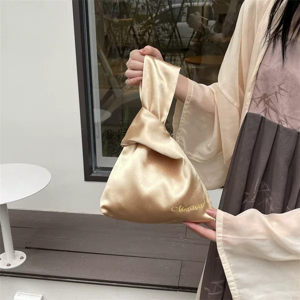 2024 Summer New Satin Women's Knot Wrist Bag Women's Elegant Dinner Handbag Simple Underarm Bag