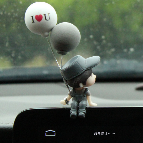 Internet celebrity car ornaments wholesale car interior accessories cute kissing couple doll electric car decorative ornaments for women