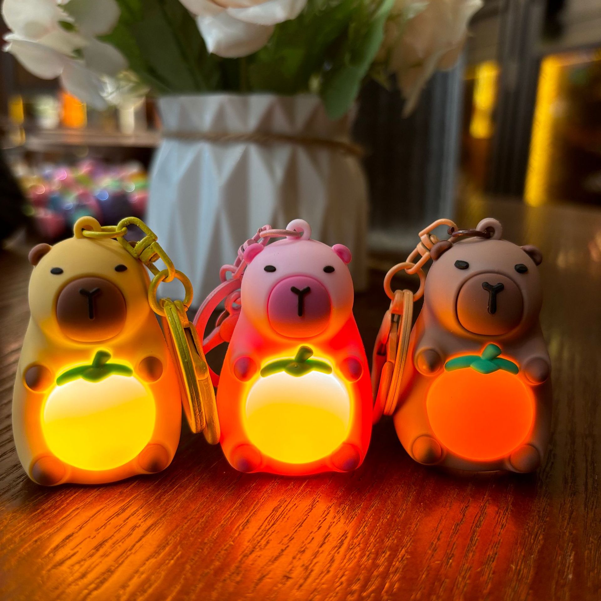 Transfronterizo Kapibara iluminación llavero Kullomi llavero muñeca pequeño beaver colgante colgante