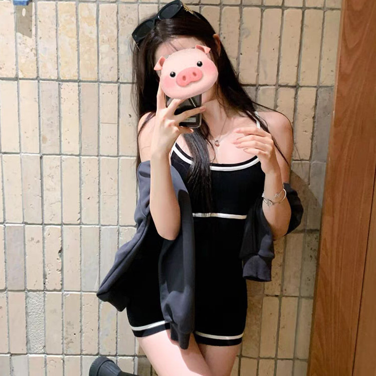 2025年夏の女性の新しいワンピーススリムフィット黒サスペンダー保守的な温泉かわいい女の子純粋|undefined