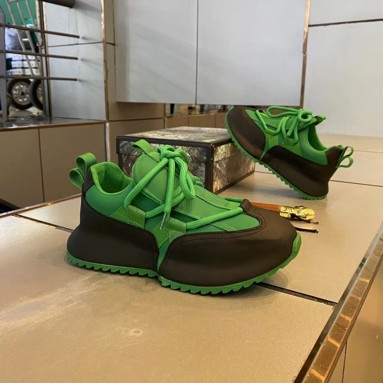 남성 신발 2024 신상 트렌디 인기 키높이 아빠 신발 남성 가을 겨울 다용도 인스 스타일 스포츠 캐주얼 신발 남성 신발