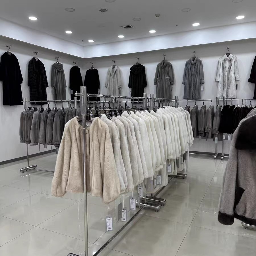 Tienda de ropa estante de exhibición tienda de ropa para hombres y mujeres en la isla estante de props de exhibición estante de acero inoxidable grueso tipo colgante de suelo image 3