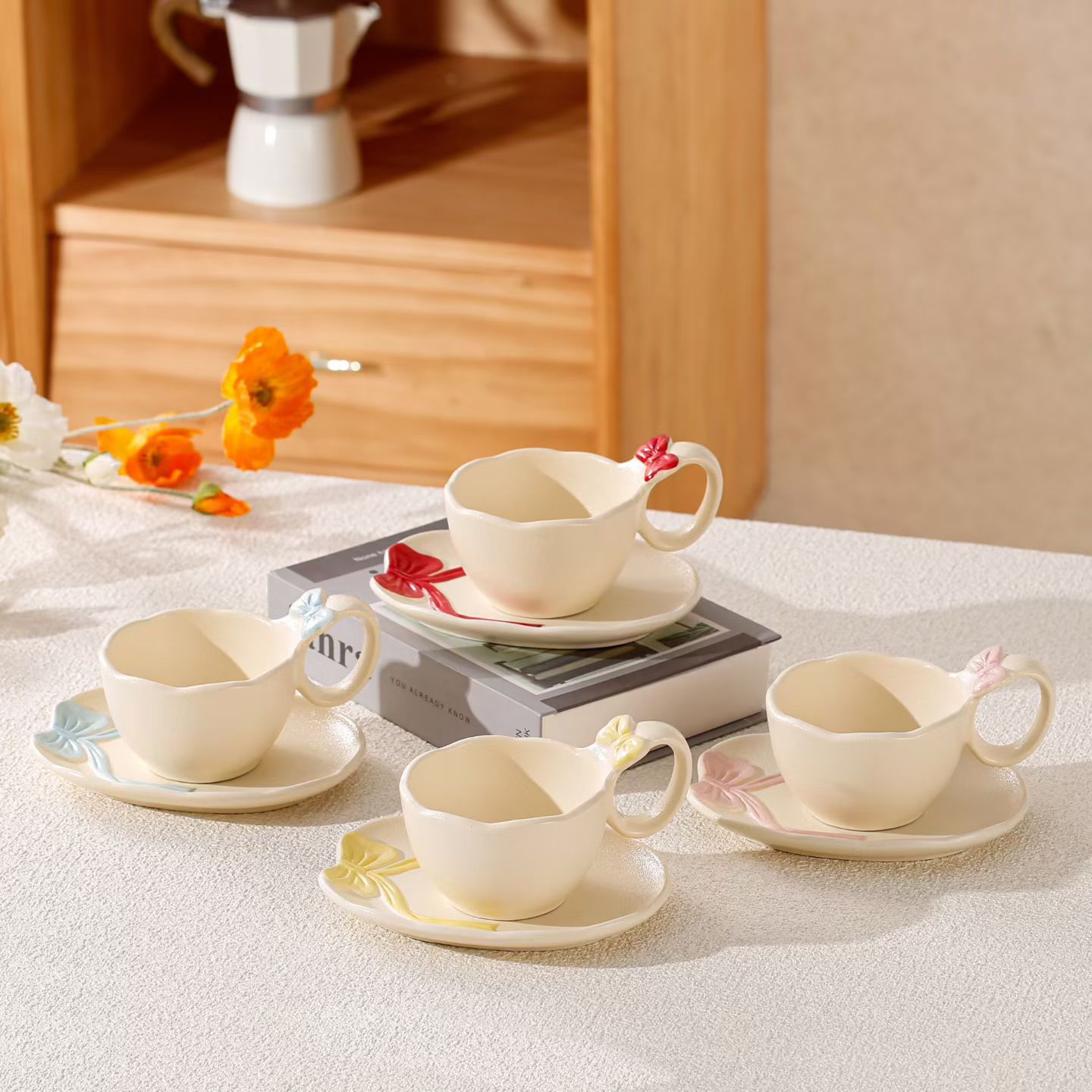 Tazas de cerámica de arco creativo de alto valor, regalo de mano, tazas de café de niñas, tazas de té de la tarde lujosas transfronterizas