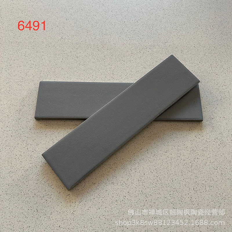 60x240通体の外壁のれんがの赤い毛を引くヌードルのれんがの工事の別荘はまねることによってれんがを切り裂いて家のつや消しのタイルを建てます。|undefined