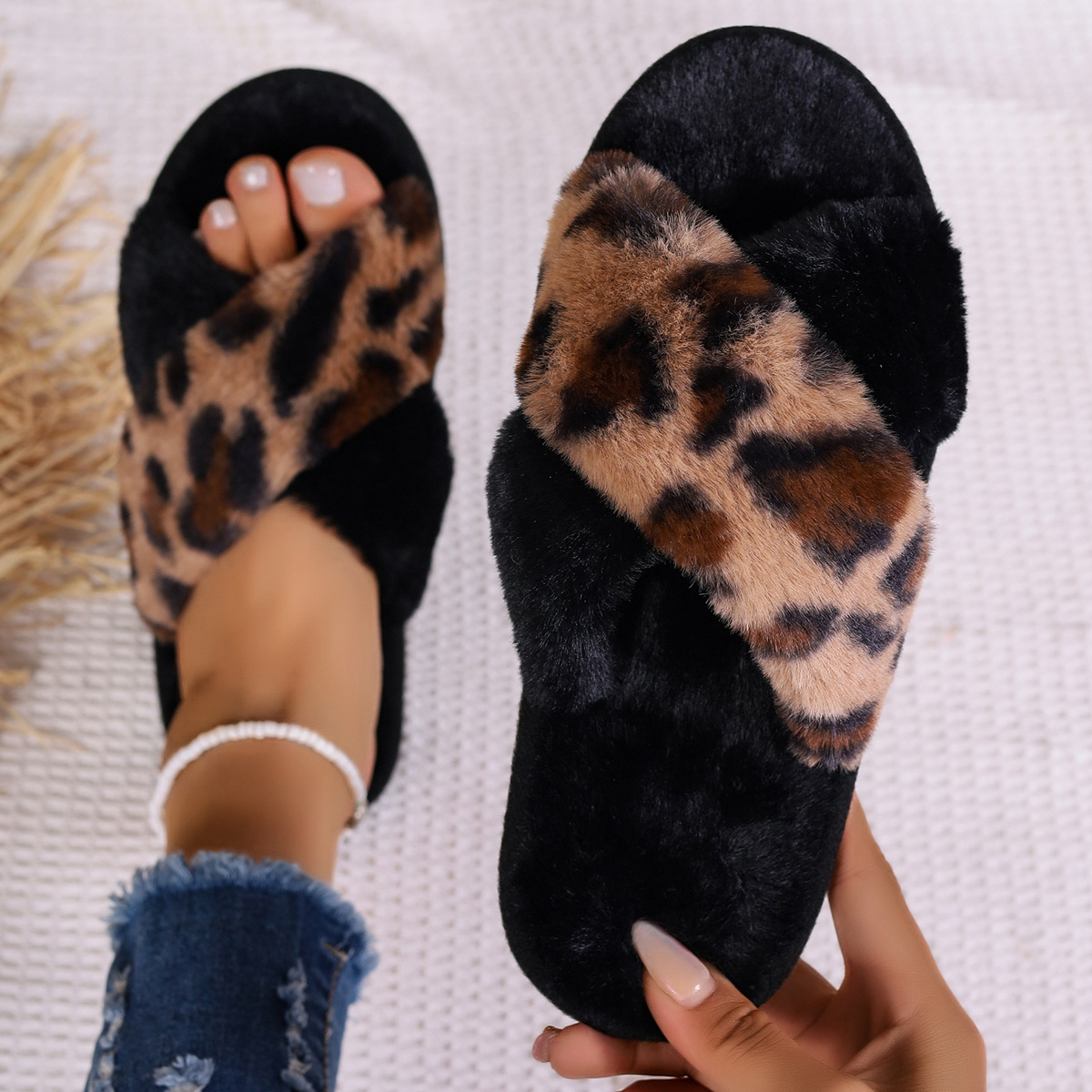 Women's Casual Leopard Round Toe Plush Slippers display picture 1