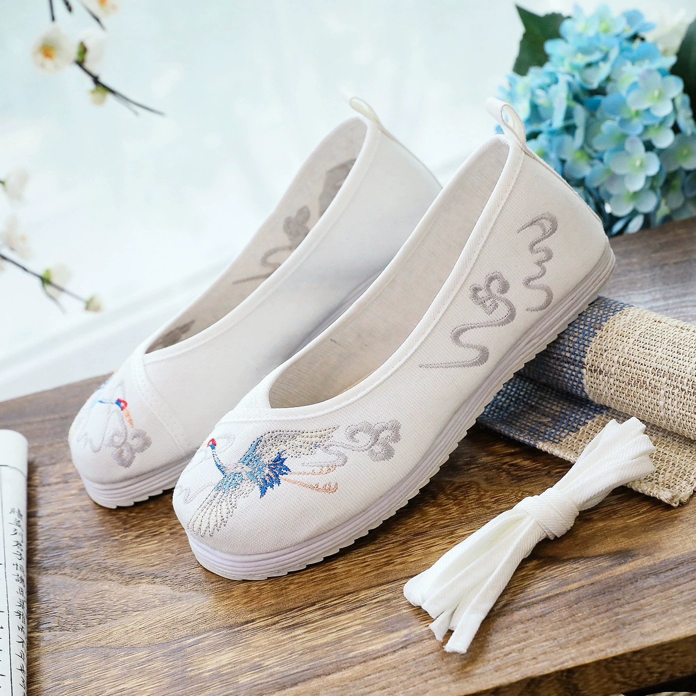 Туфли на низком каблуке, тканевые туфли с низким вырезом и вышивкой и пряжкой, Винтажная обувь ханьфу в национальном стиле, женская обувь