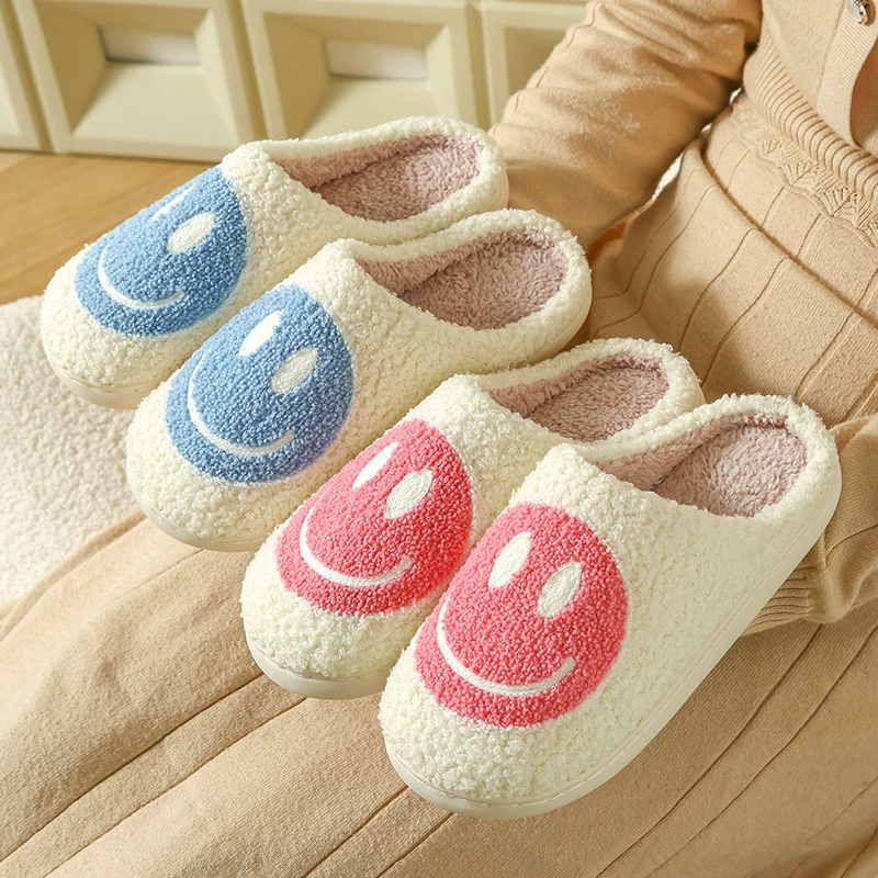 Теплые домашние тапочки унисекс с улыбающимися мультяшными персонажами для осени и зимы, на толстой нескользящей подошве, утолщенные и очень теплые.