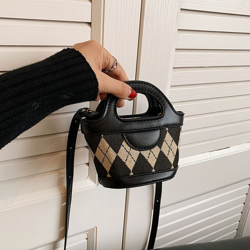 High-end small bag for women, new trendy and fashionable rhombus crossbody bag, popular mini portable bucket bag