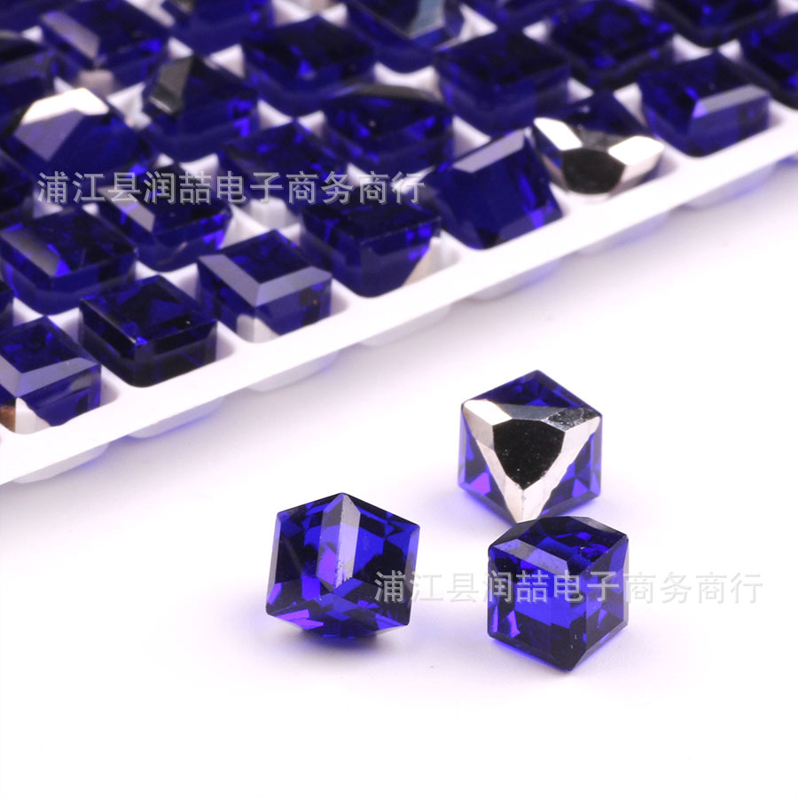 진한 파란색