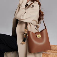 手拎水桶包歐美新款真皮通勤包大容量女包托特包包女斜挎真皮單肩