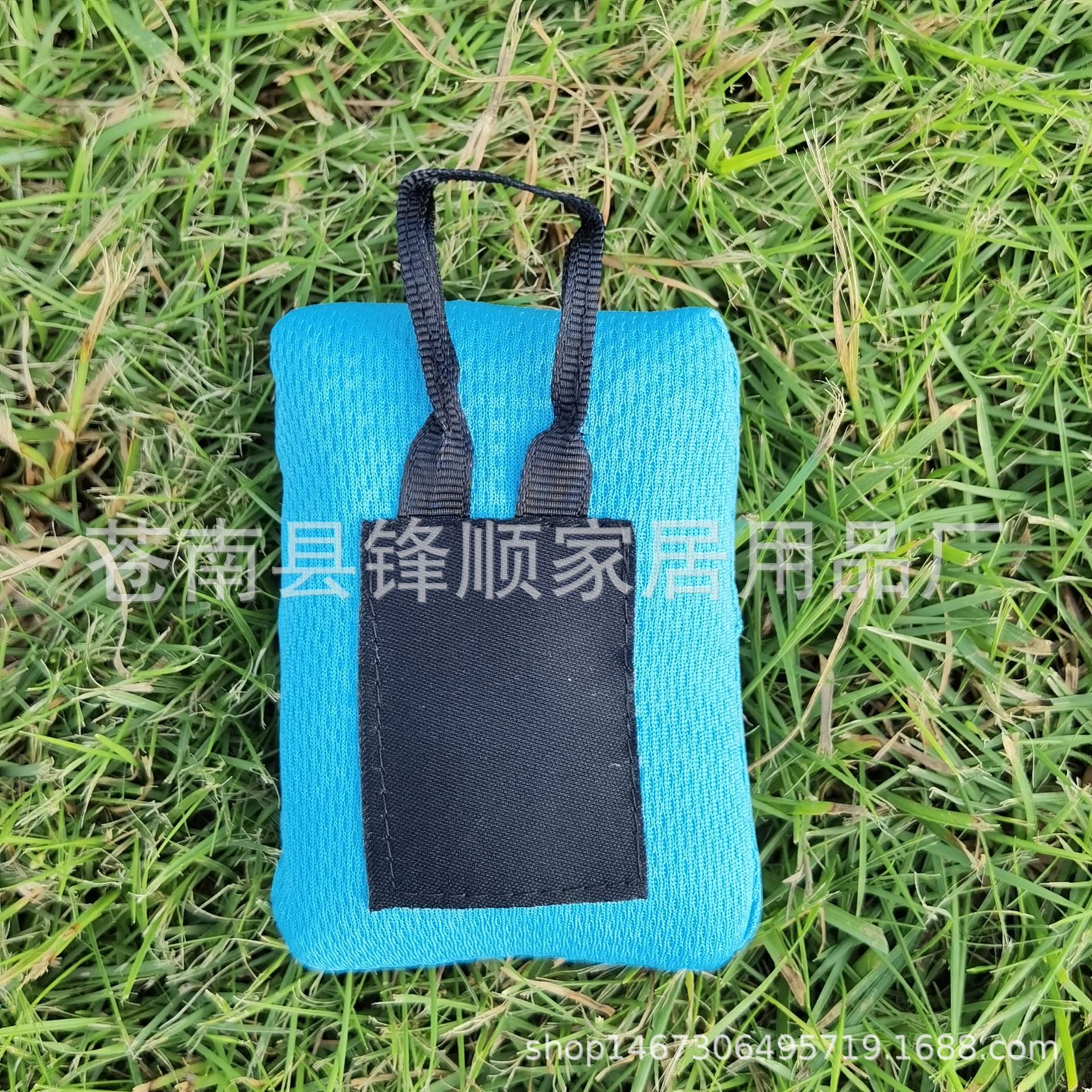 파란색과 검정색 라벨