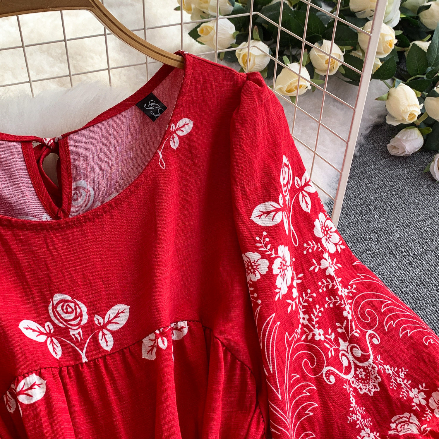 Women's French Retro Red Floral Print Dress Round Neck Three Quarter Sleeve Slimming Waist Full Skirt Ruffles Summer Style_ecoleips.com