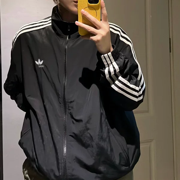 Clover sports jacket with embroidered logo, unisex three-stripe Wang Hedi style woven windbreaker jacket KB2466