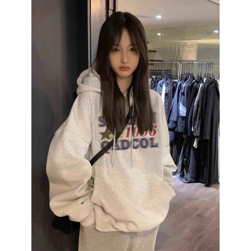 Women's fleece-lined hooded sweatshirt with stripes, Hong Kong style, trendy casual baseball jacket with blurred letters, flash sale, long-sleeved women's clothing for autumn and winter