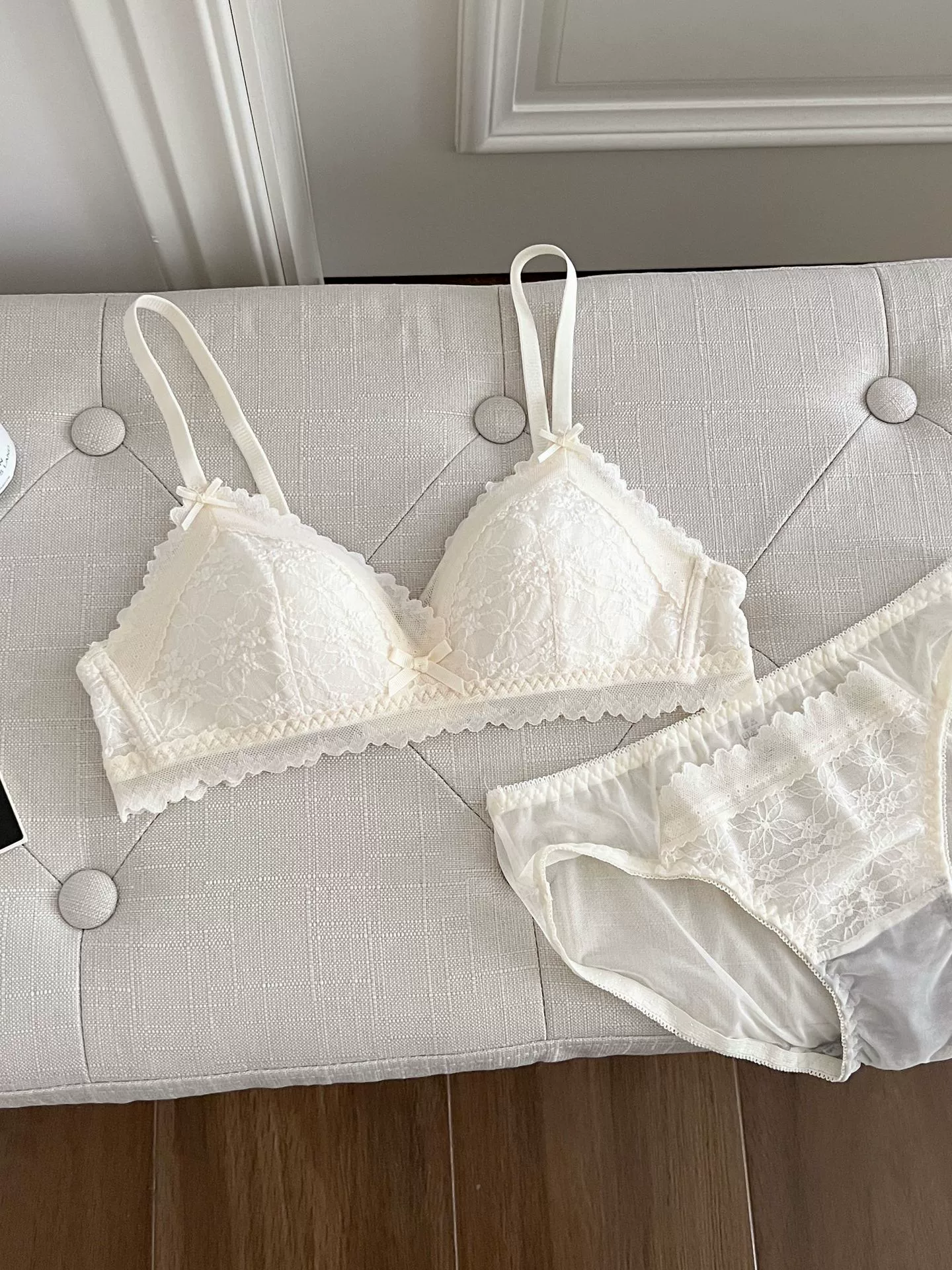 Bra top, French style, lace trim, lightweight breathable, sizes 32/34/36/38 AB