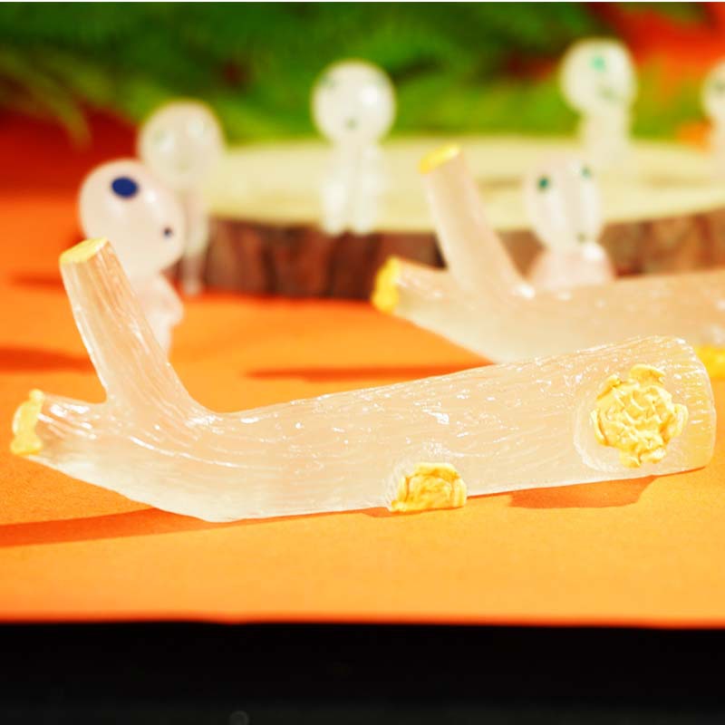 Dibujos animados japoneses colección tridimensional modelo de figura bosque alienígena resina brillará árbol luminoso elfo berserk