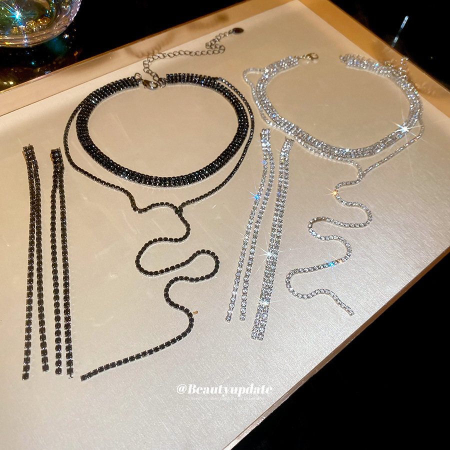 Collar de borlas multicapa con incrustaciones de diamantes, cadena de clavícula de todo fósforo de moda exquisita de nicho, lujo ligero, collar de temperamento de alta calidad al por mayor