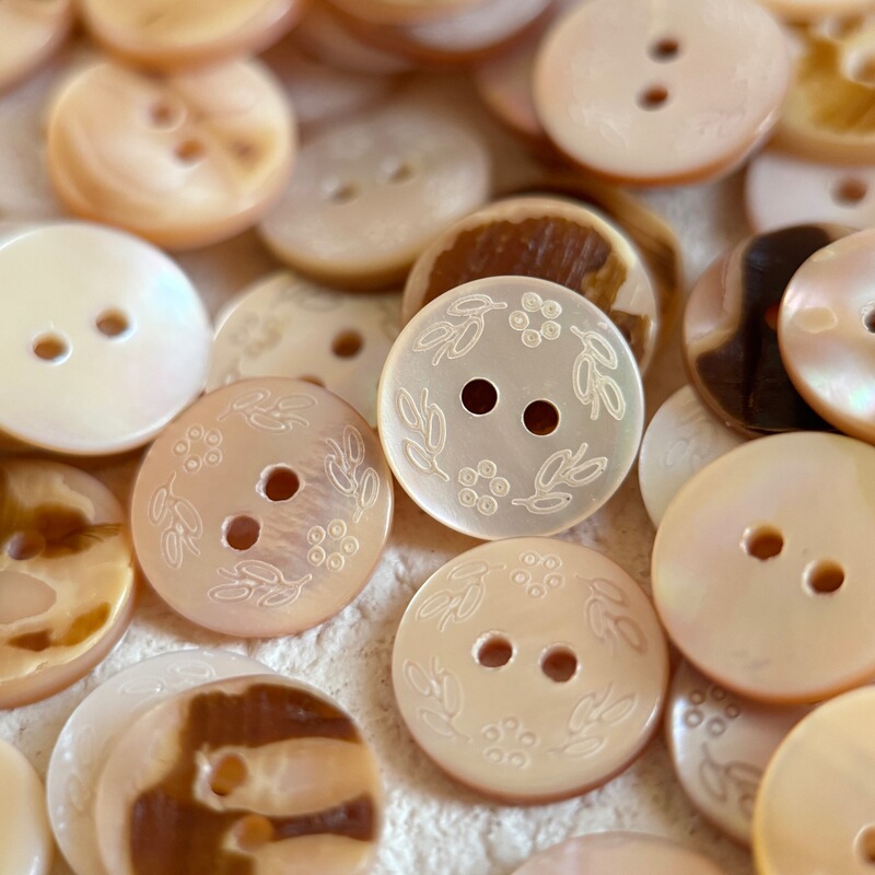 Natural shell buttons, two-hole buttons, pink shell buttons, vintage shirt, coat, notebook, small clothing accessories, decorative materials