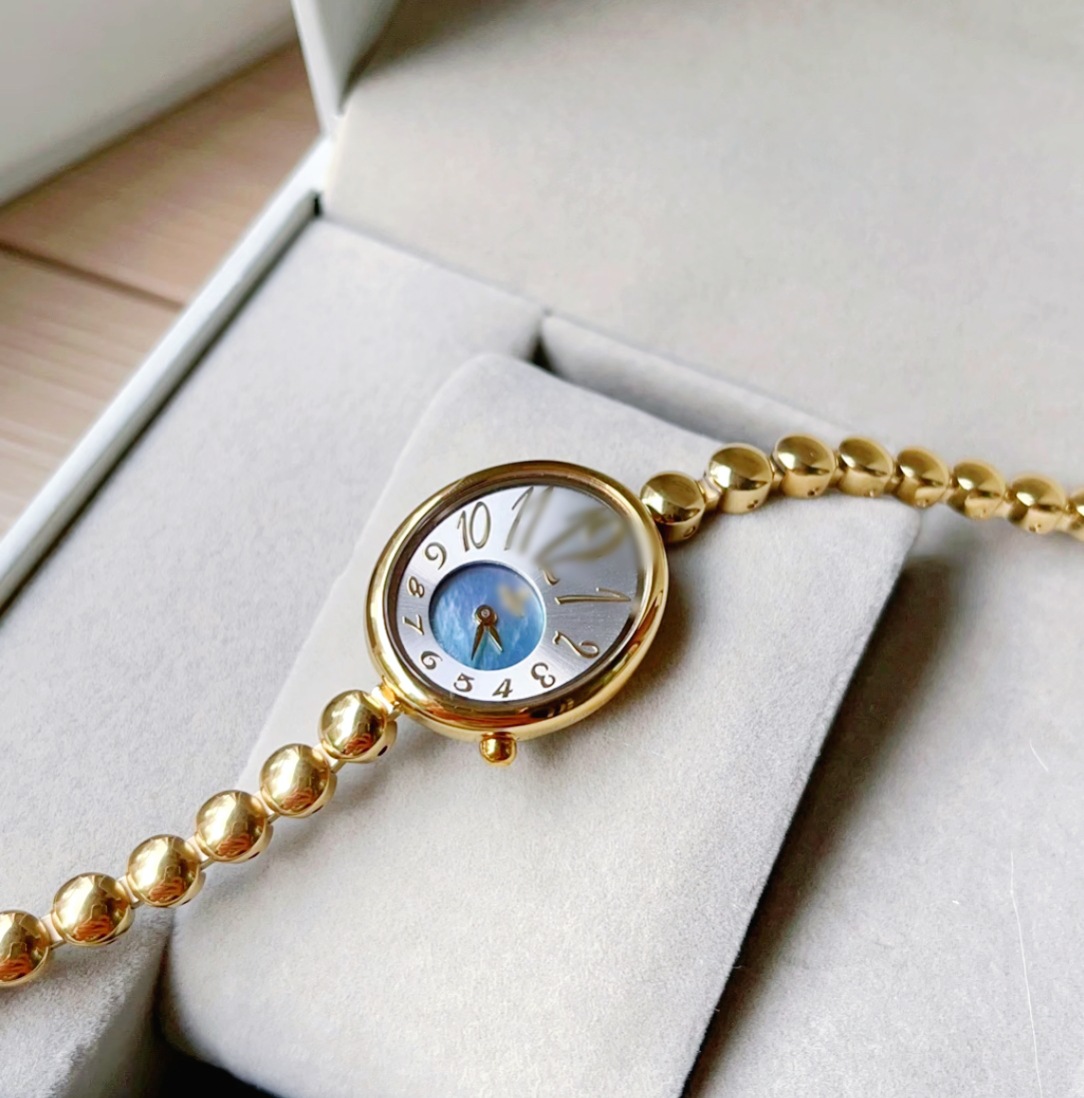 2025 ウエストクイーンウォッチ、中古エナメルウォッチ、小紅書人気の小さな四角い時計、ファッショナブルで軽い高級感