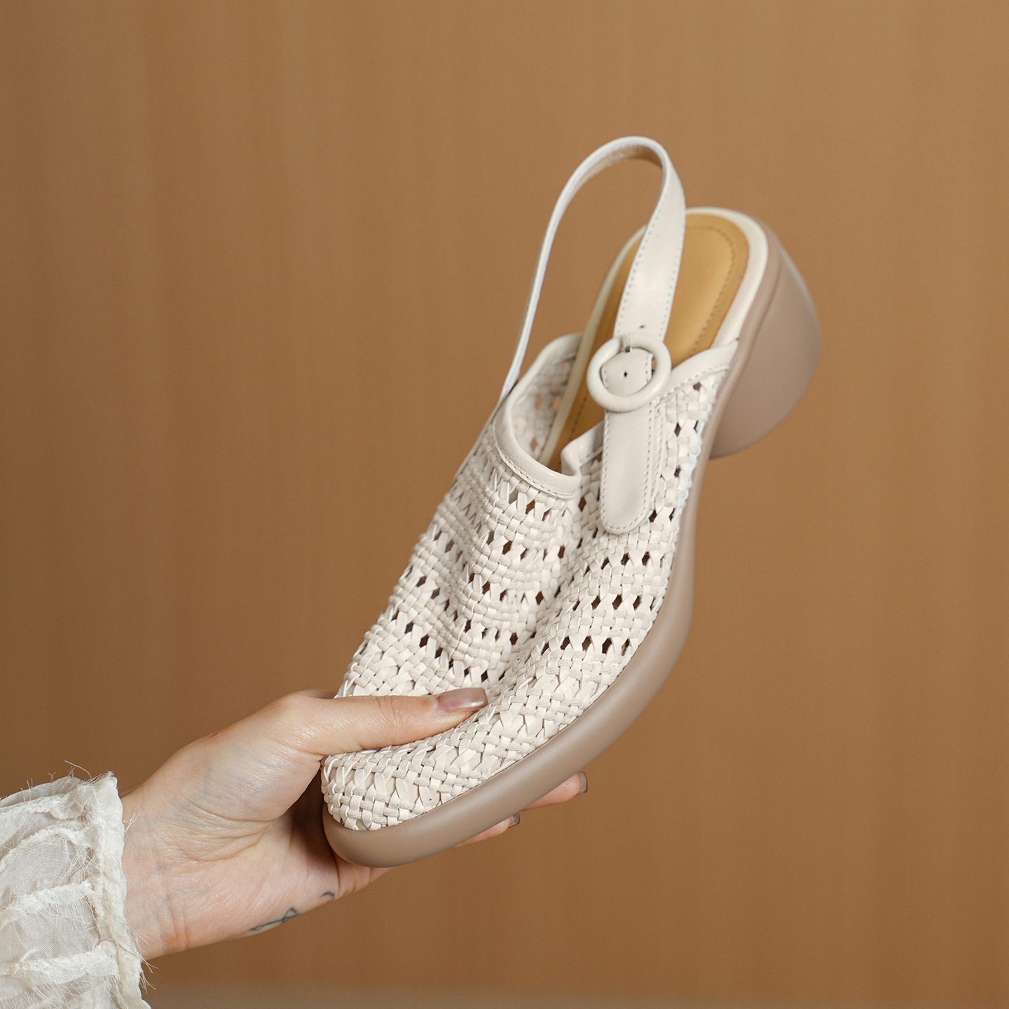 Sandal cao gót nữ mũi nhọn quai chữ T đan dây, gót thô 5 cm — Màu vàng đất