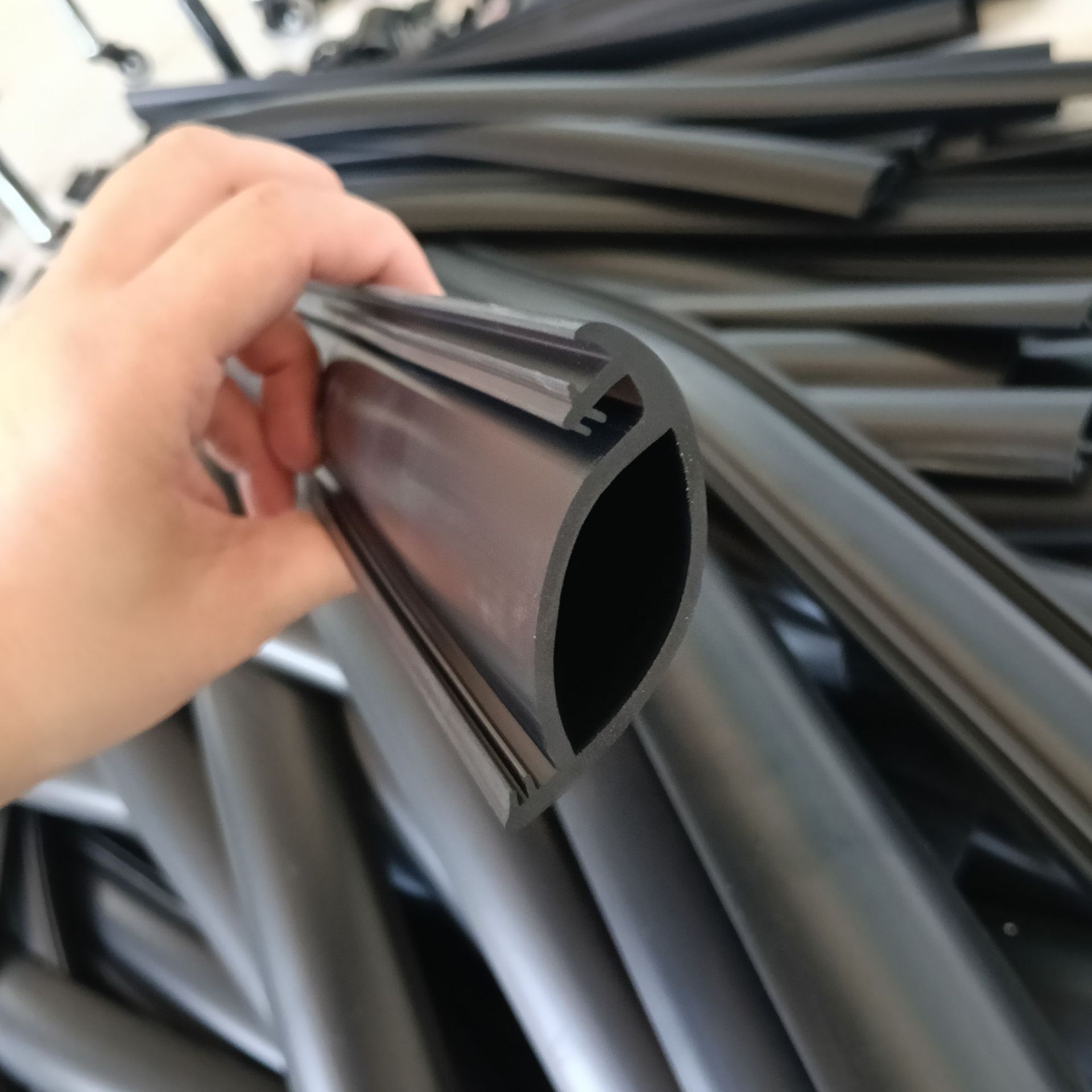 Three-component EPDM car door soundproofing and sealing strip, universal, thickened, windproof, dustproof, and impact-resistant decorative sealing strip