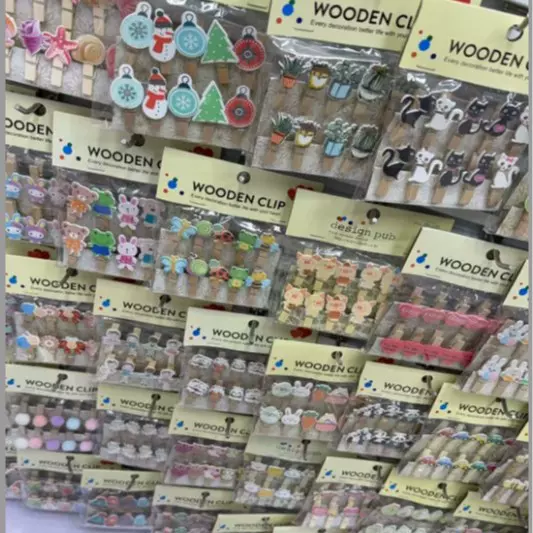 不挑选混发卡通木质夹子全上千款木质工艺品衣夹节日义乌家居用品