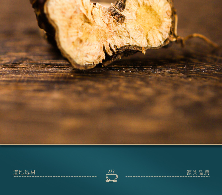 Schisandra Berries Wu Wei Zi Dried Whole Berries North Schisandra chinensis for Herbal Tea and Decoction 110g Jar in use