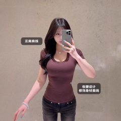 カジュアルUネックプラス肩スリム半袖tシャツ女性夏2025新型着着デザイン感純欲bmタイトな上着