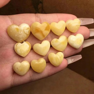 Natural Beeswax Russian Material Heart Small Pendant Accessories Chicken Fat Yellow Waxy Rich Cultural Toy Accessories Ketang Jewelry Wholesale
