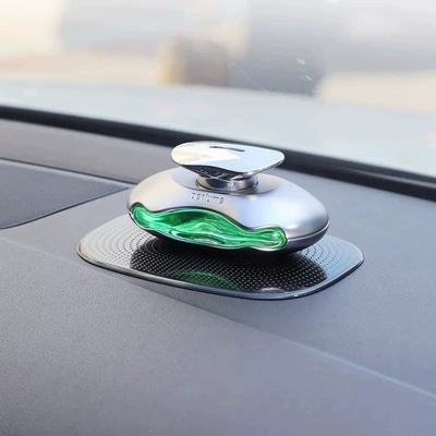 Car anti-slip mat, high-temperature resistant, fixed to the car's dashboard, front-mounted storage adhesive pad, can hold a mobile phone, car accessory