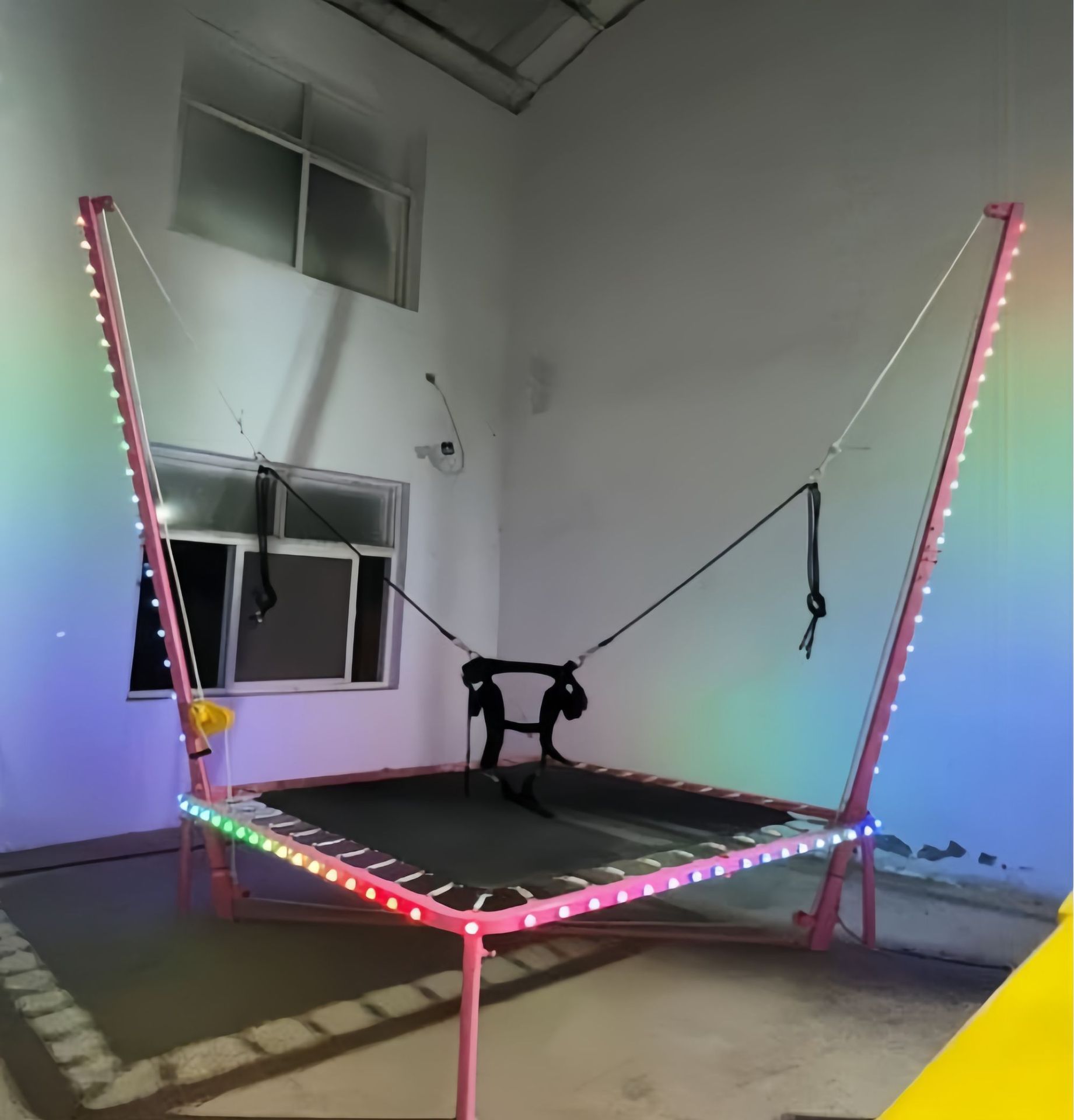 혼자서 즐기는 전통 조명 번지 점프