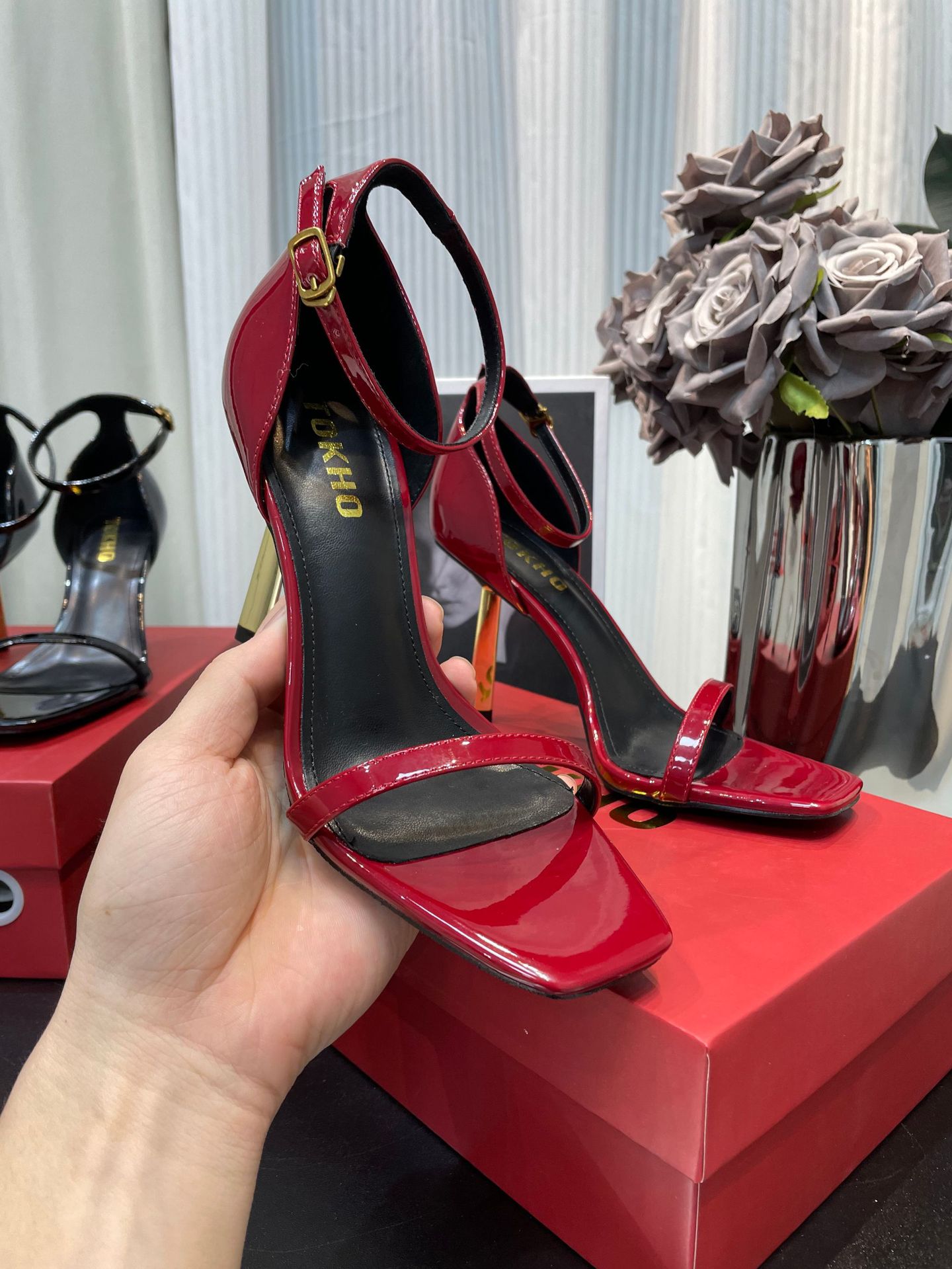 Strap~2026 Summer New Black Patent Leather Square-Toed High-Heeled Women's Sandals With Gold Heel And Open Toe_voghion.com