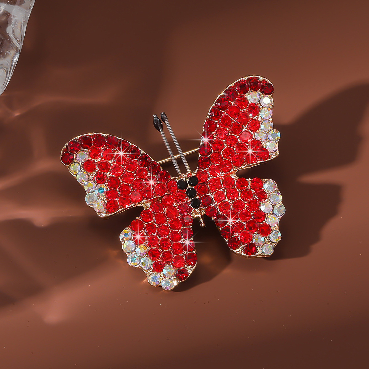 Nuevo estilo europeo y americano completo diamante mariposa broche de las mujeres de lujo elegante pin capa cardigan traje de gama alta de las mujeres moda ramillete