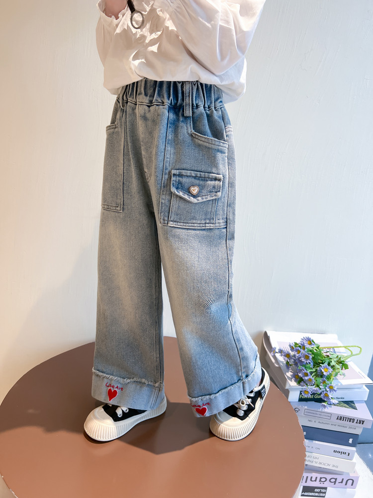 X002 Girls' And Children's Love Embroidered Jeans New Children's Miscellaneous European And American Jeans_viptrois.com