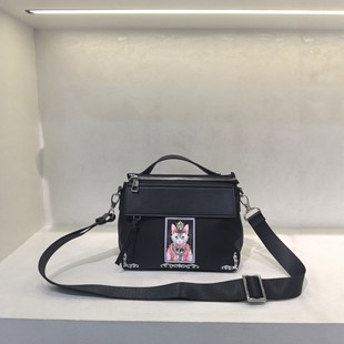 �羳Ů���¿�Karl�Ϸ��L؈���̽�б���Ů�r�аٴ�μ����ˮ��