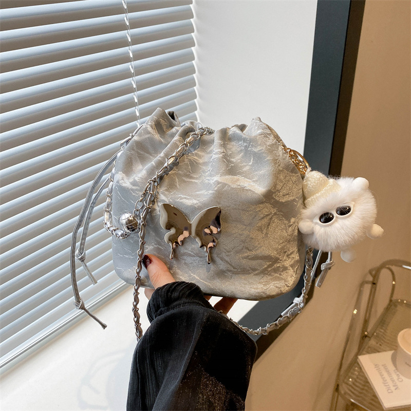 2024 nuevo estilo de moda coreano de este año popular bolso de cadena nicho de diseño de mariposa bolso de cubo