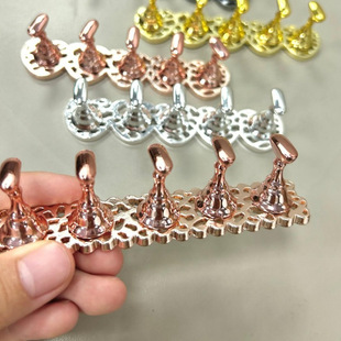 Cross-Border New Metal Heart Hollow Finger Rest Novice Practice Bracket Long Strip Nail Art Display Stand Nail Art Tools