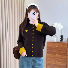 子元2025秋季新款大码胖mm女装刺绣爱心撞色针织开衫女式毛衣F585
