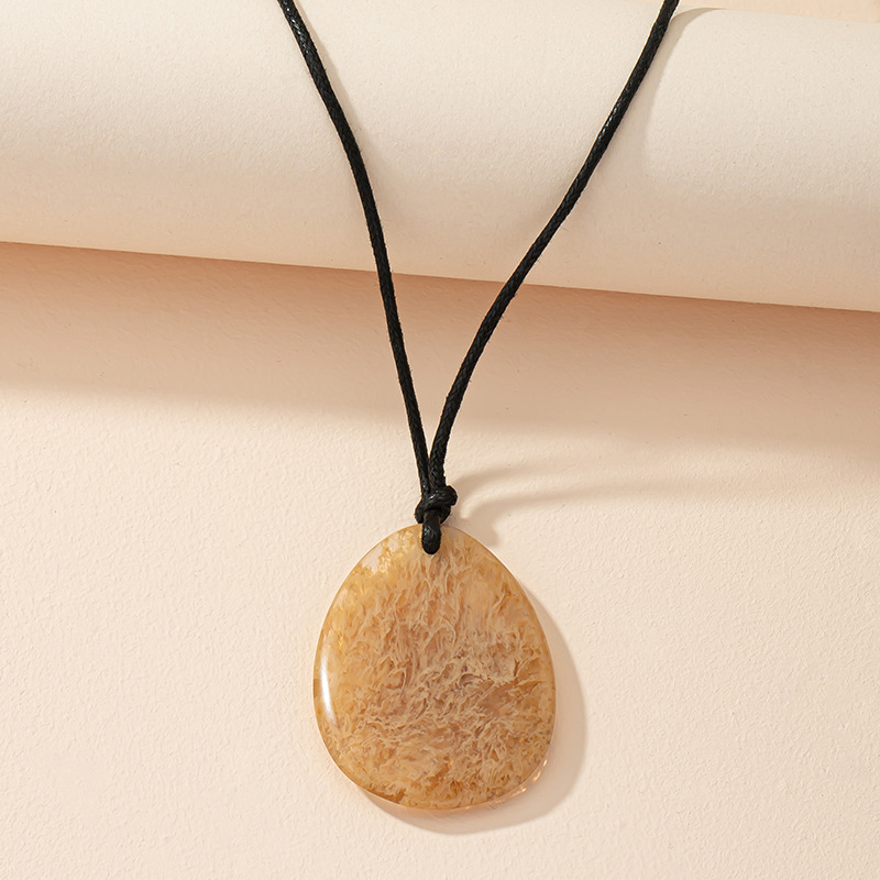 Ethnic Retro Resin Pendant Necklace Female Niche Design Amber Long Sweater Chain display picture 3