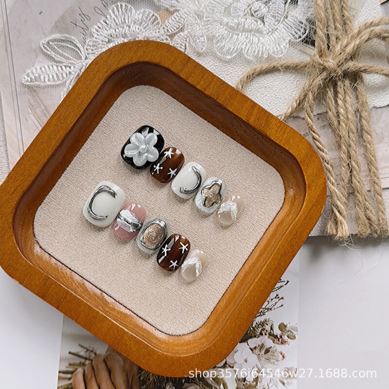 【Vintage Artistic Carving】Old Money Style Handmade Nail Art Set Ins High-End Finished Nail Stickers