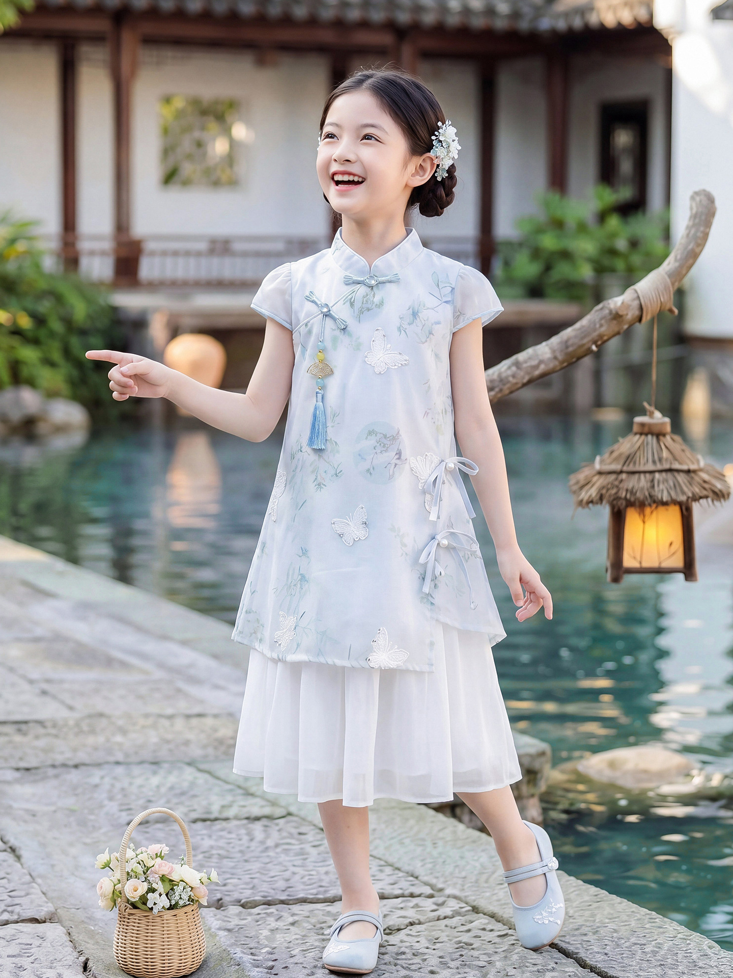 New Chinese-style cheongsam dress with lace for girls, perfect for Children's Day performances, available in sizes for older girls