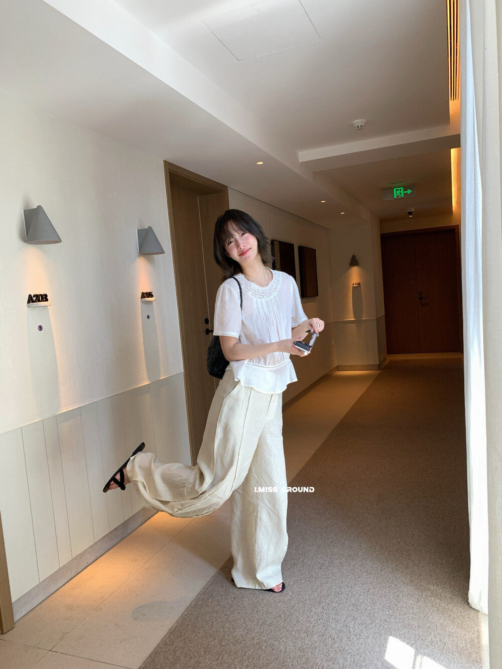 Áo sơ mi nữ tay ngắn phối ren cổ điển chất liệu tơ tằm linen — trắng ngà chi tiết 23