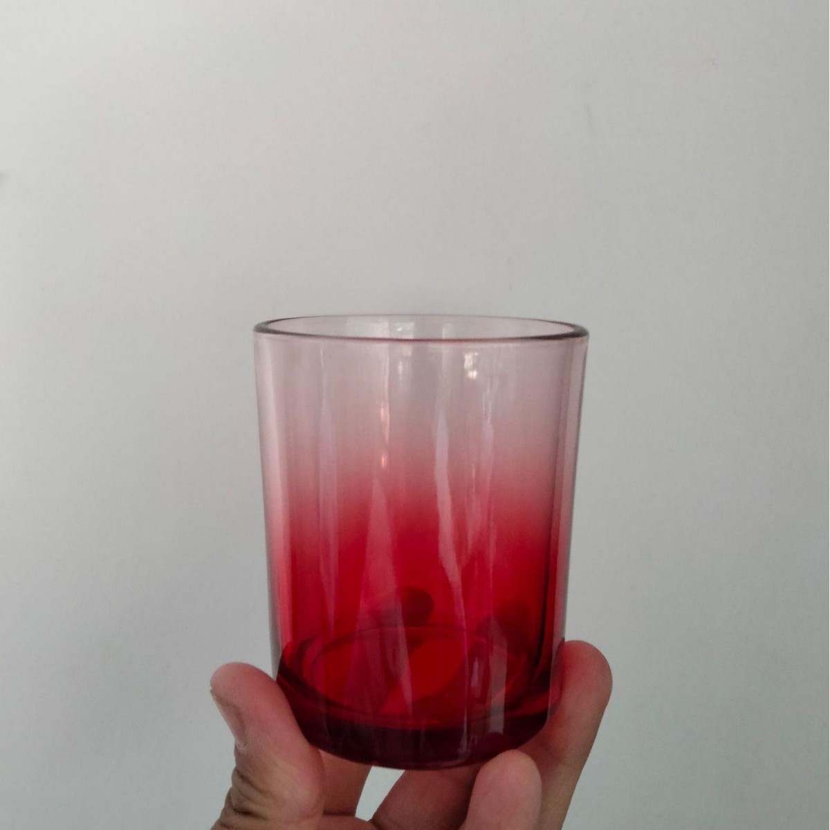 Venta al por mayor taza de vela tarro de vidrio color esmerilado recipiente de vidrio aromaterapia taza vacía con tapa dormitorio romántico candelabro logo