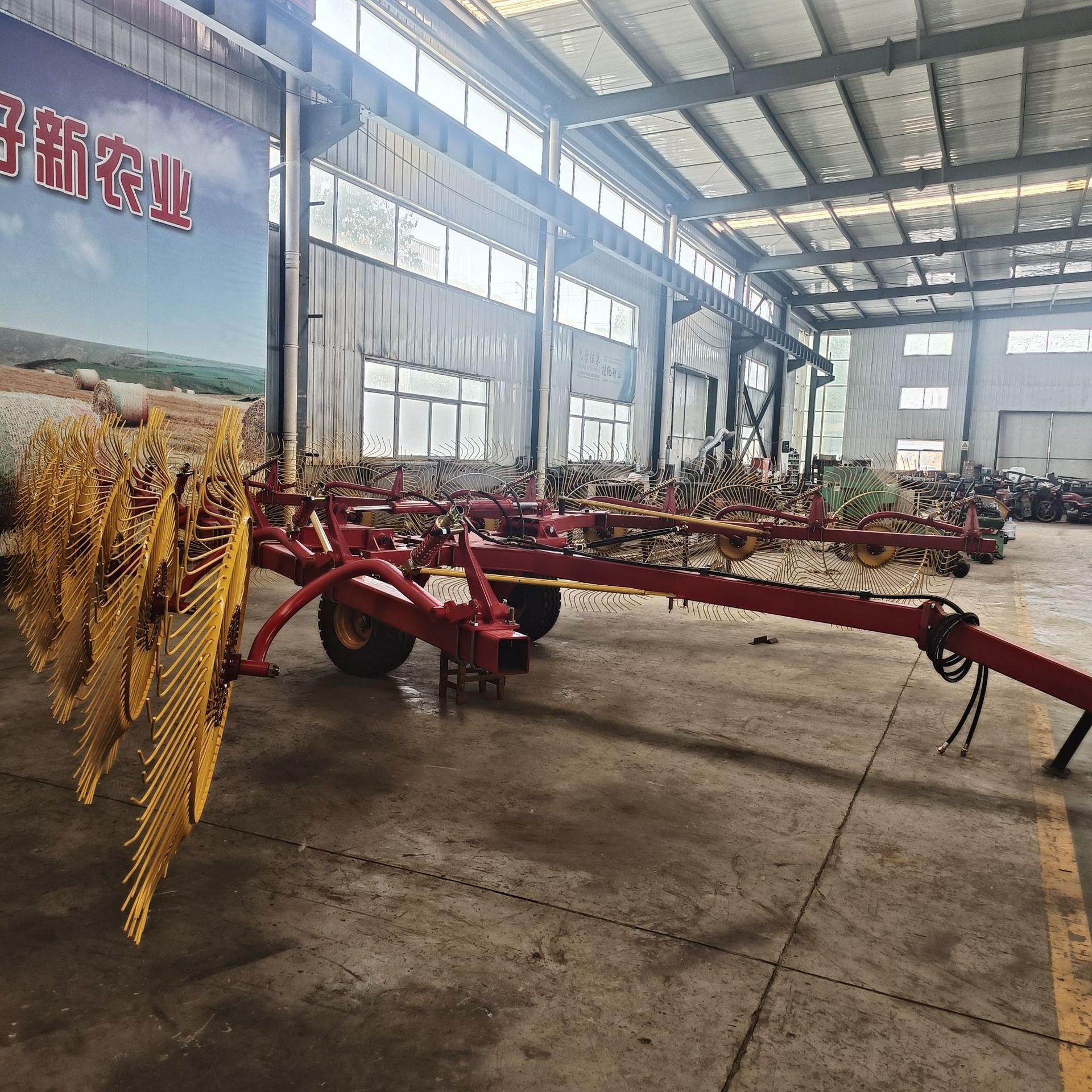 Tractor especial para paja de maíz tipo disco de dedo de tracción hidráulica de la fábrica de fuente de césped con disco de césped