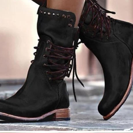 Jauni, plus izmēra retro stila sieviešu rudens/ziemas jātnieku zābaki ar siksniņu mugurpusē, ar vidēji zemām kājām_voghion.com